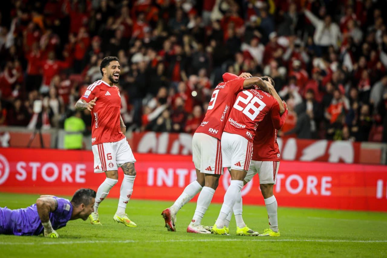 Inter vence o Fluminense, afasta a crise e escapa do Z-4