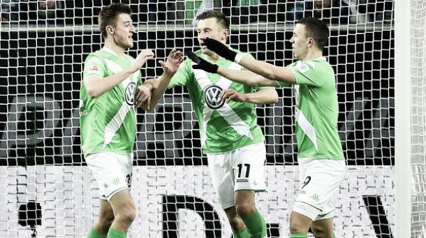 Wolfsburg vence M'gladbach e se mantém sete pontos atrás do líder Bayern