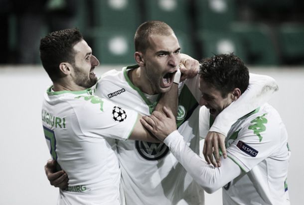 Dost y Kruse ponen líder al Wolfsburgo