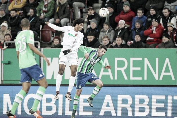 Augsburg empata sem gols com Wolfsburg e segue no Z-3 da Bundesliga