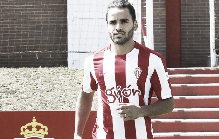 Lateral Douglas dorme de mau jeito, perde treino e pode desfalcar Gijón contra o Barça Lateral Douglas dorme de mau jeito, perde treino e pode desfalcar Gijón contra o Barça