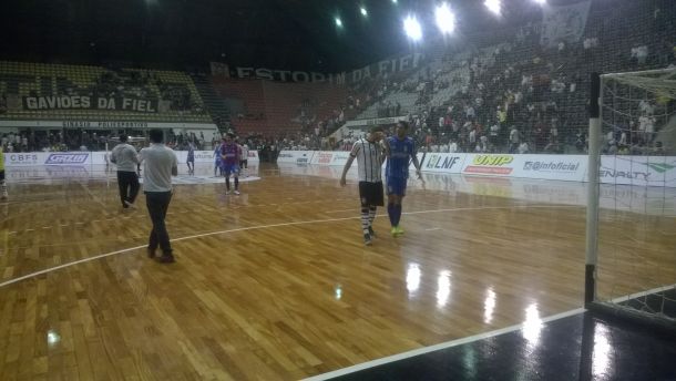 Corinthians bate Umuarama pela Liga Nacional de Futsal em noite inspirada de Valdin