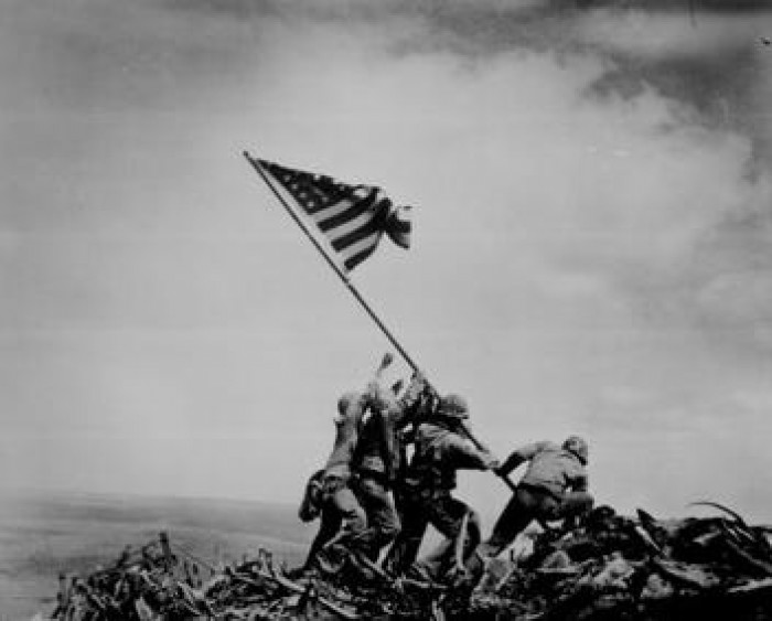 La toma de Iwo Jima y la maldición de su célebre fotografía