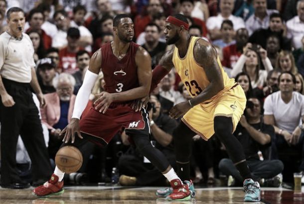 Wade y Deng amargan el regreso de LeBron James a Miami