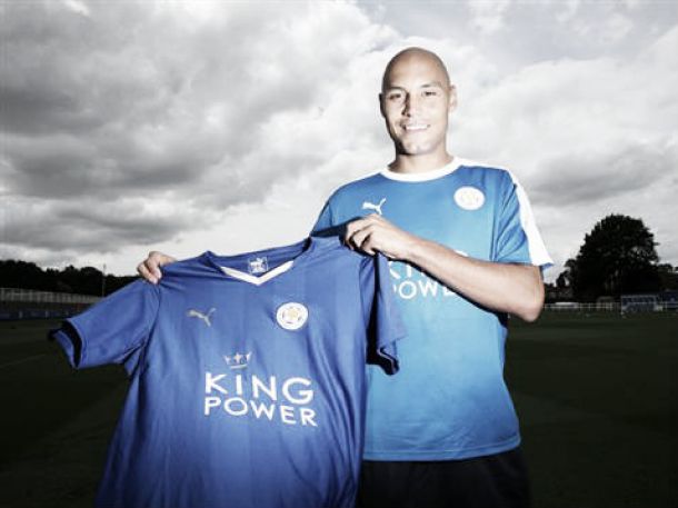 Yohan Benalouane holds a Leicester shirt (photo: lcfc.com/plumbimages)