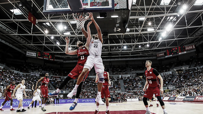 Al Madrid le bastan cinco minutos de vértigo para irse líder a Vitoria (70-85) Al Madrid le bastan cinco minutos de vértigo para irse líder a Vitoria (70-85)