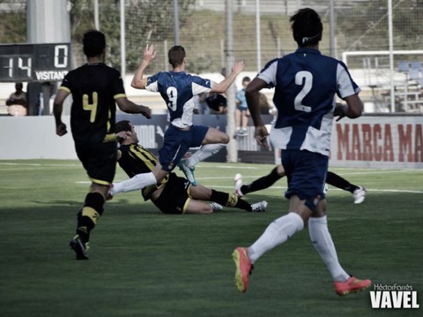 Resultado Real Zaragoza B vs Elche Ilicitano en Segunda División B 2014/2015 (3-3)
