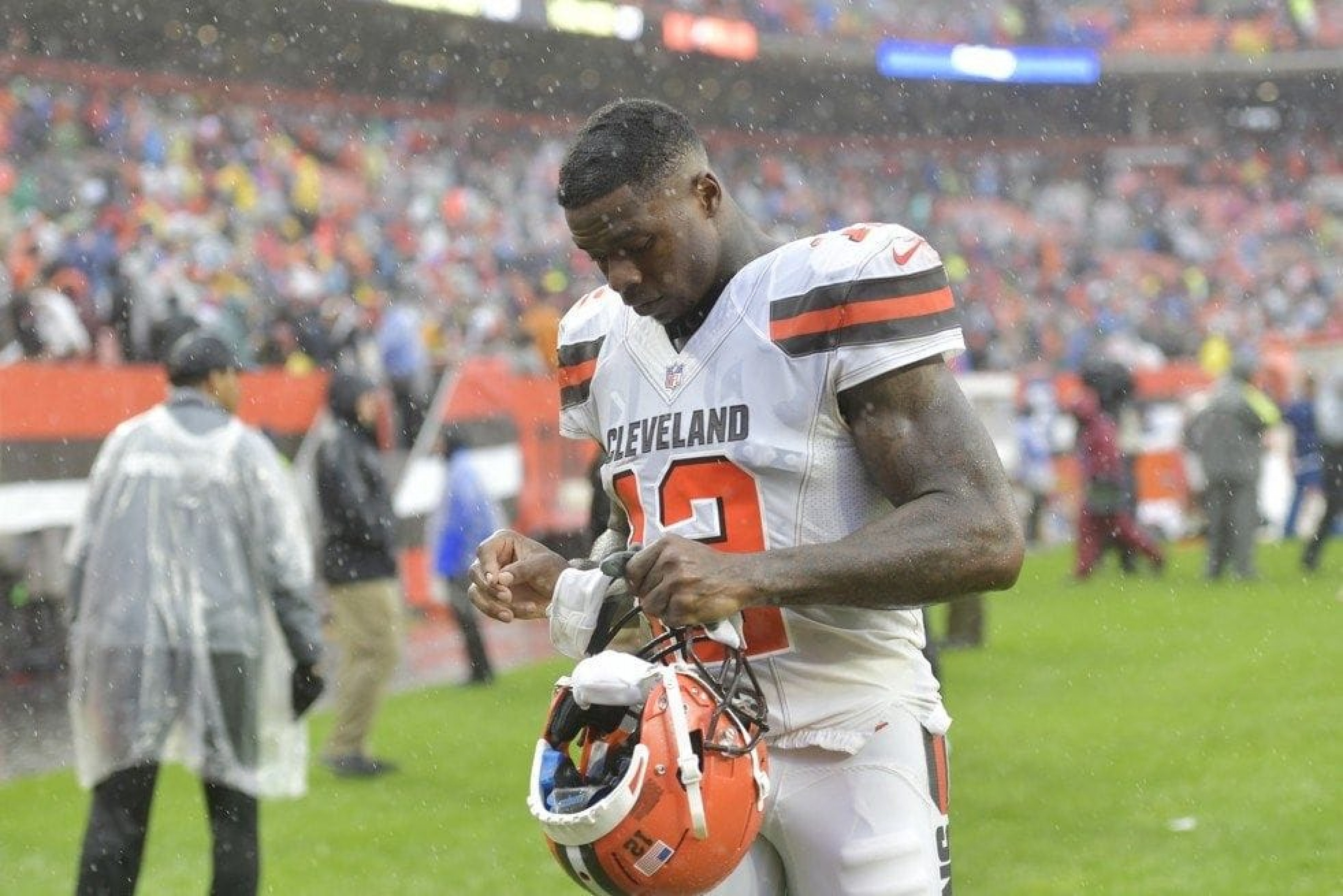The Cleveland Browns trade Josh Gordon to the New England Patriots