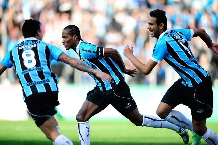 Grêmio joga bem e estreia no Brasileirão com vitória sobre o Naútico