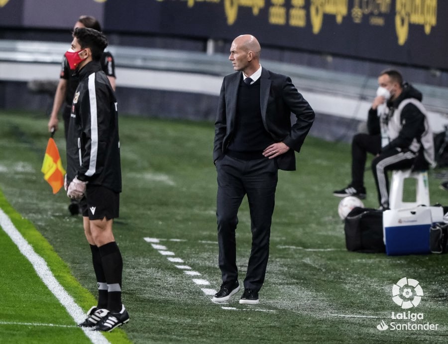 Zidane: "Nosotros no tenemos una plantilla corta, tenemos una plantilla amplia y muy buena"