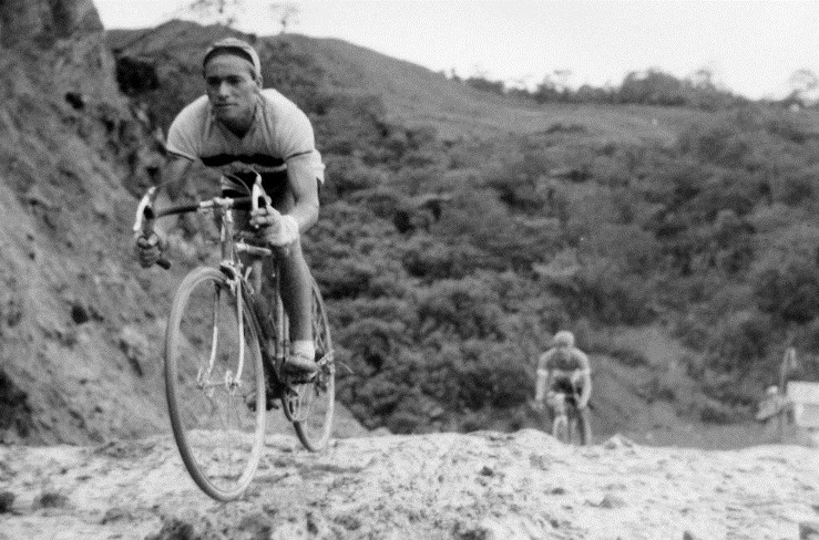 La pasión del ciclismo y su
celebración en los 70 años de la Vuelta a Colombia La pasión del ciclismo y su
celebración en los 70 años de la Vuelta a Colombia